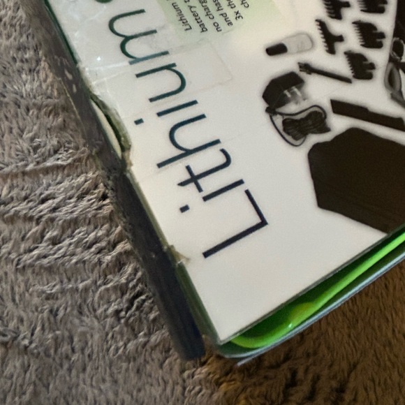 WAHL 17 Piece Trimming/Shaving Kit - Picture 16 of 16